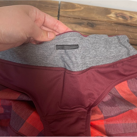 Lululemon Run 2-way Stretch Speed Short Size 6 - Picture 12 of 14